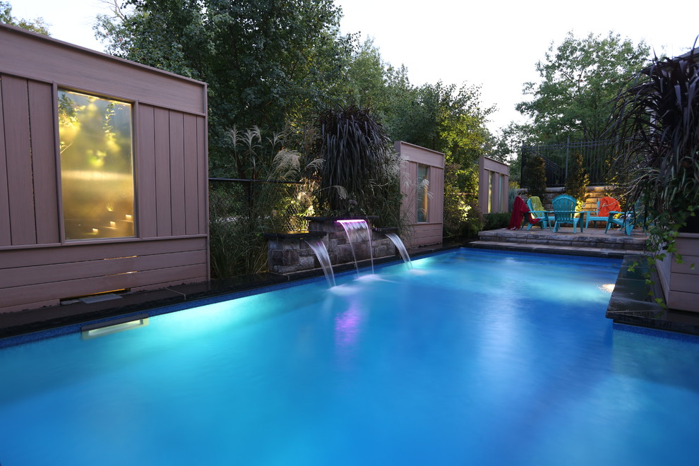 Example of a mid-sized transitional backyard stone and l-shaped natural pool fountain design in Toronto