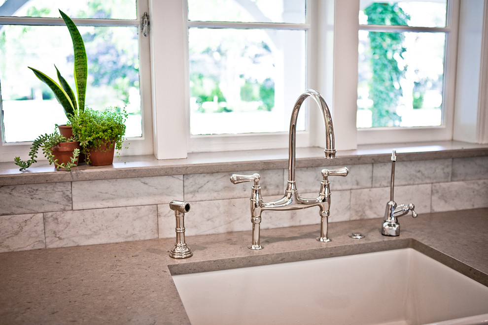 Home design - transitional home design idea in Chicago
