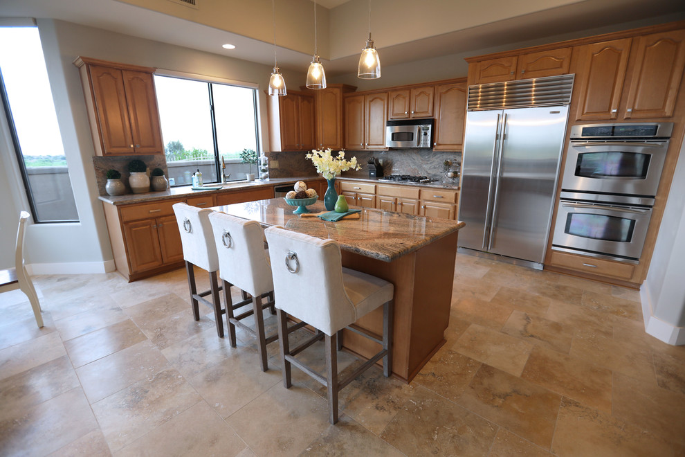 Kitchen - transitional kitchen idea in Phoenix