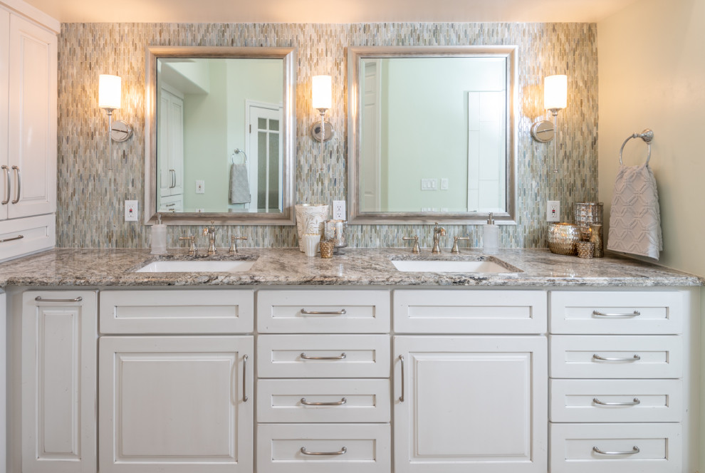Bathroom - transitional bathroom idea
