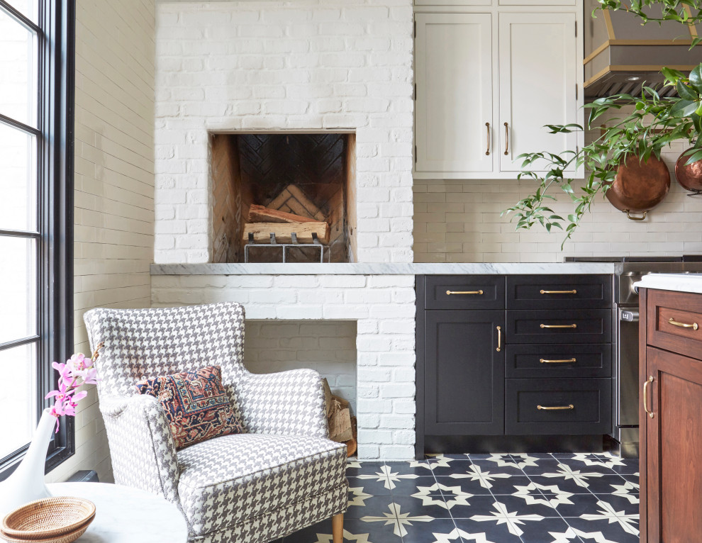 Inspiration for a transitional kitchen remodel in Chicago