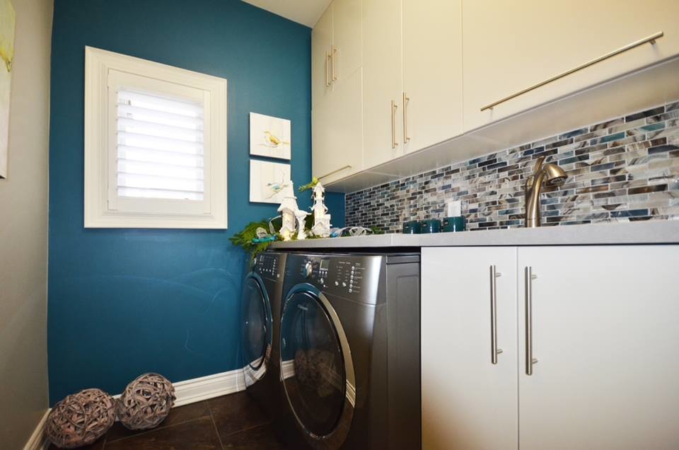 Home design - transitional home design idea in Toronto