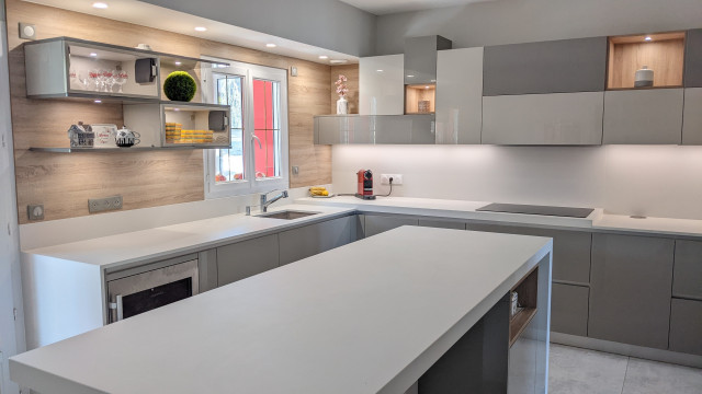 Destructur&eacute;e &agrave; Barbizon (77) modern-kitchen