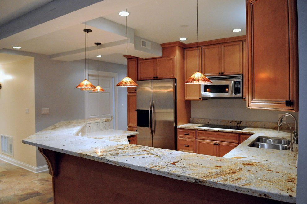Transitional kitchen photo in Chicago