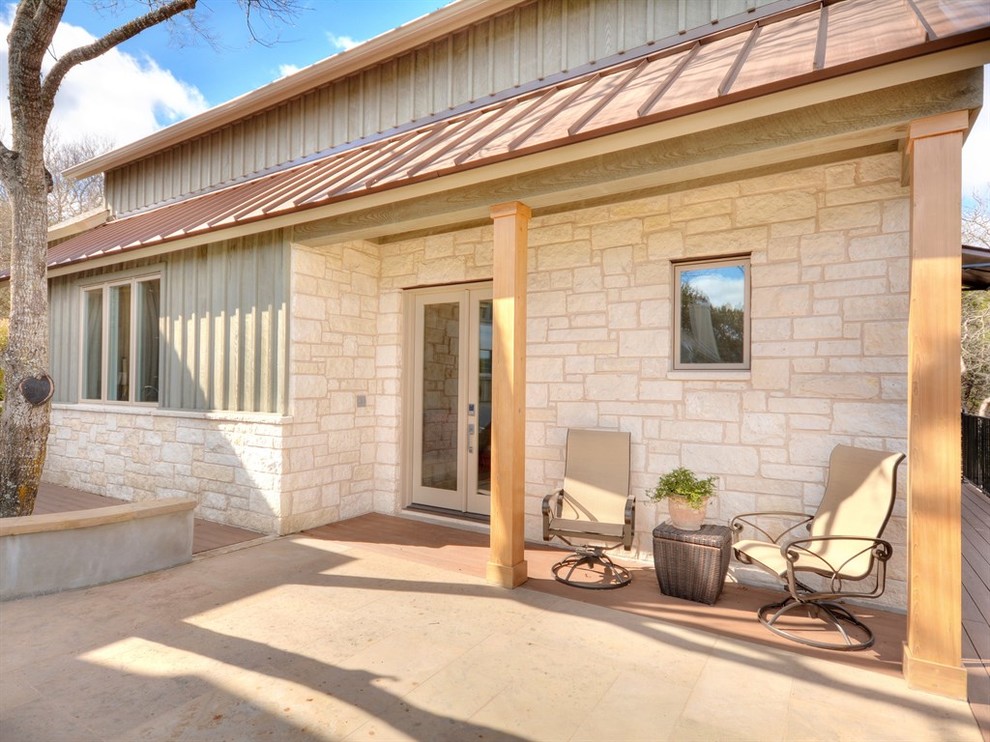 Example of a transitional home design design in Austin