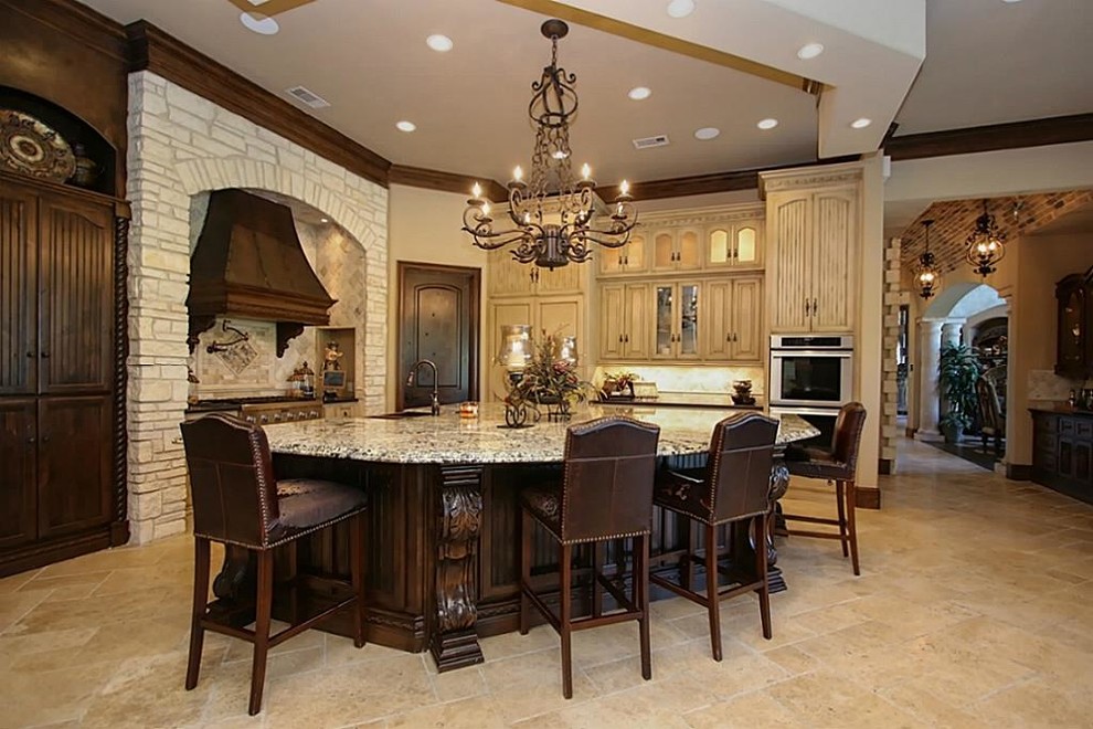Inspiration for a transitional home design remodel in Houston