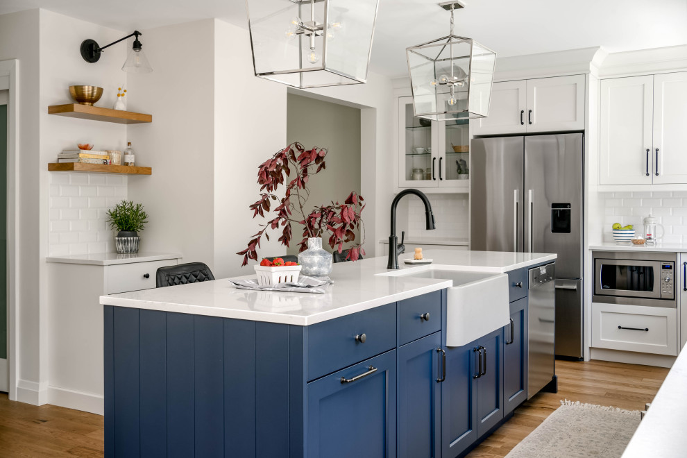 Kitchen - large transitional l-shaped kitchen idea in Toronto with shaker cabinets and an island