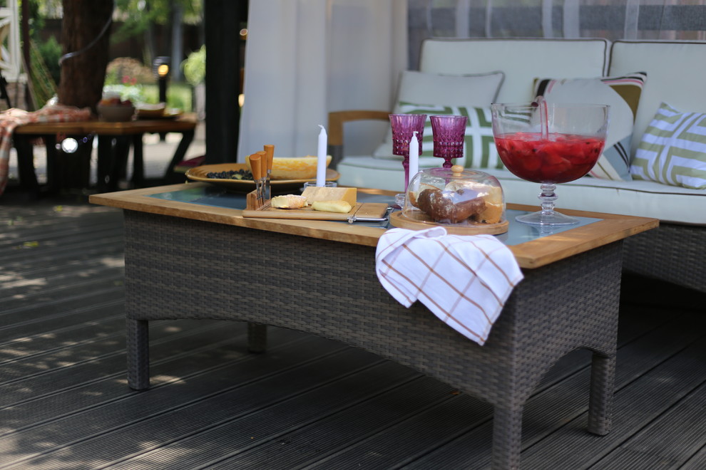 В тени яблони. Для передачи Фазенда