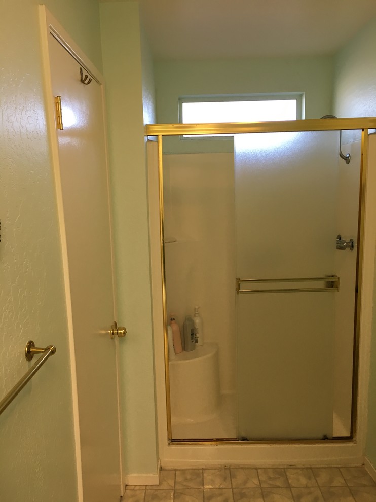 How to Mix Metal Finishes in the Bathroom