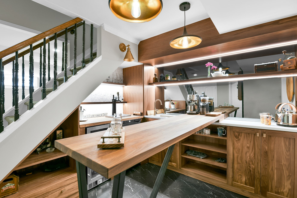 BOLD BESPOKE BASEMENT BAR