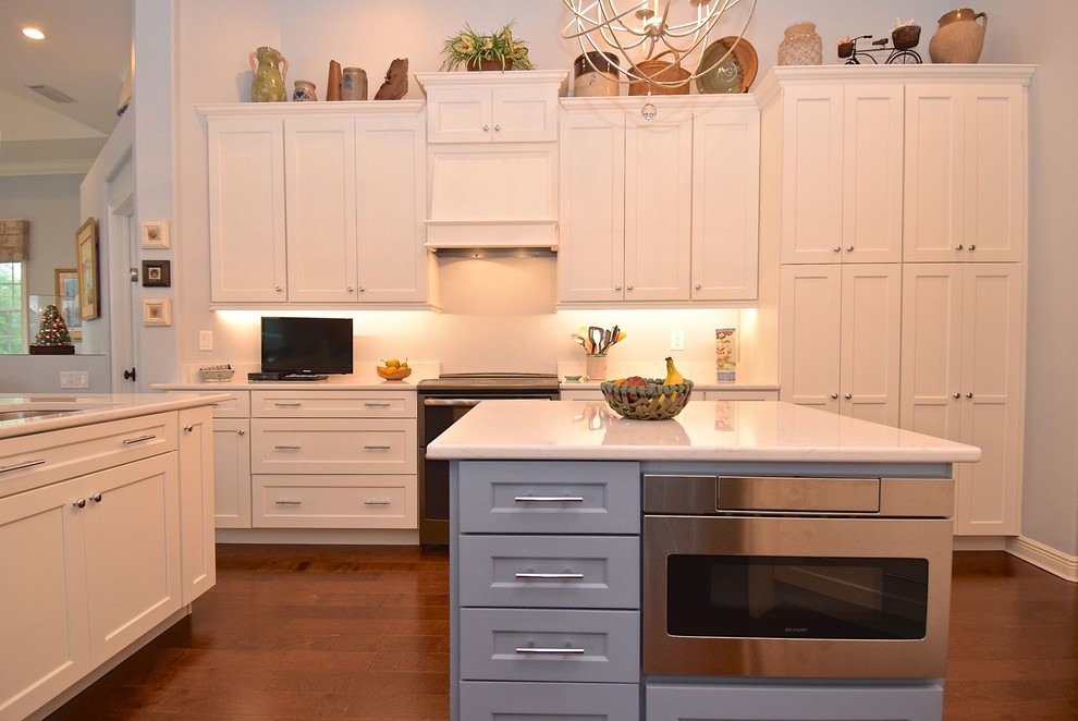 Inspiration for a transitional kitchen remodel in Tampa