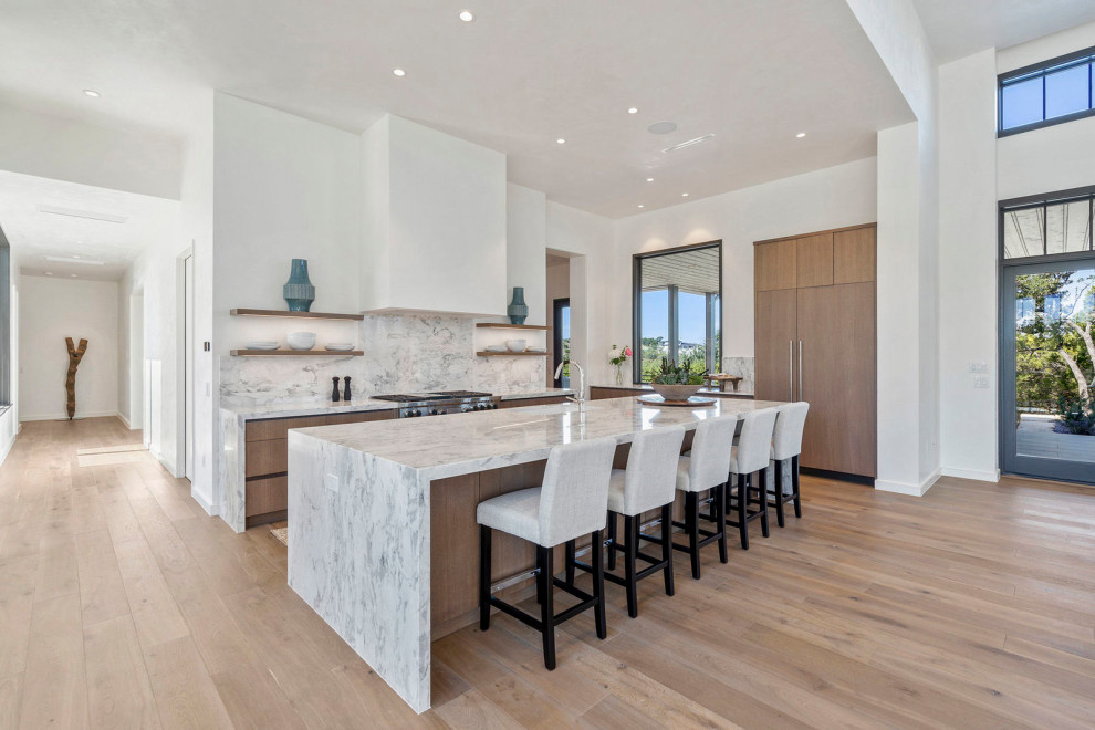 Example of a transitional home design design in Austin