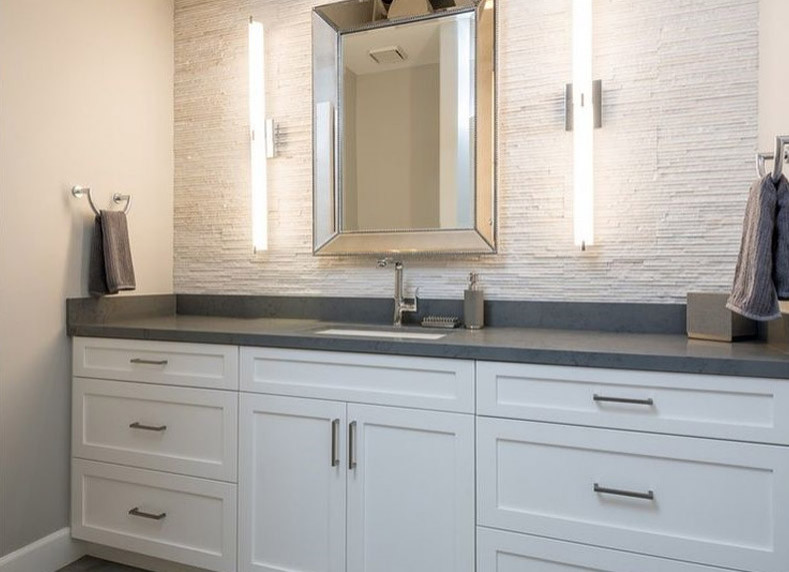 На фото: ванная комната среднего размера со стиральной машиной в современном стиле с накладной ванной, биде, синими стенами, полом из цементной плитки, душевой кабиной, синим полом и балками на потолке с