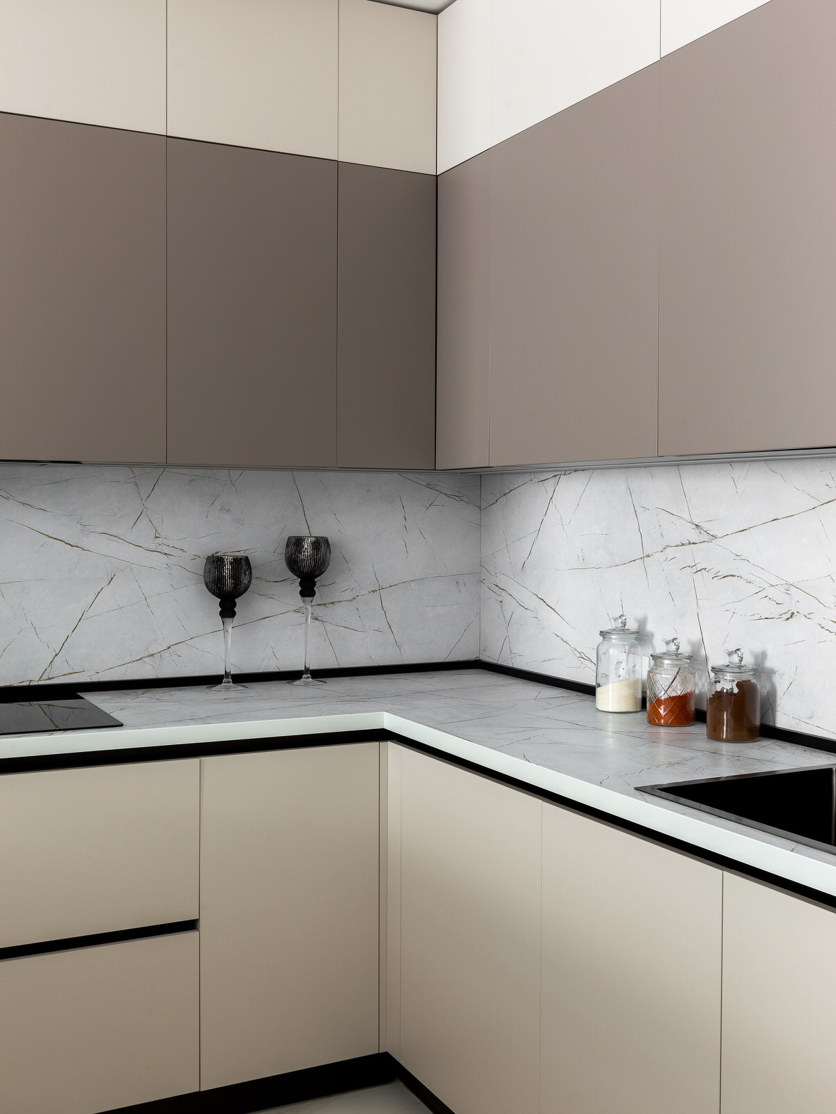 Угловая кухня-гостиная с барной в ЖК Матч Поинт