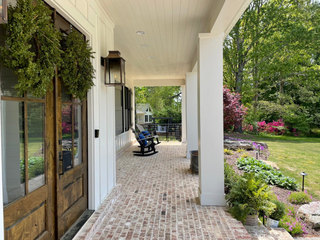 10 Essentials for a Welcoming Front Porch