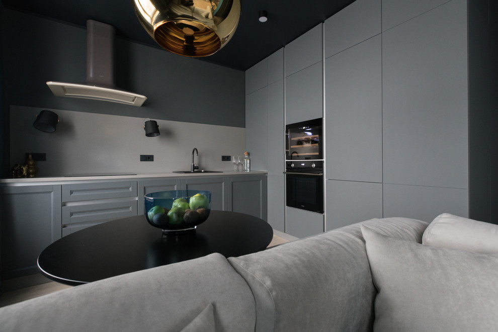 Кухня в антрацитовом цвете для молодого парня