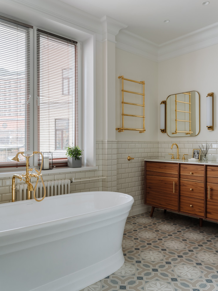 Свежая идея для дизайна: ванная комната среднего размера в стиле неоклассика (современная классика) - отличное фото интерьера