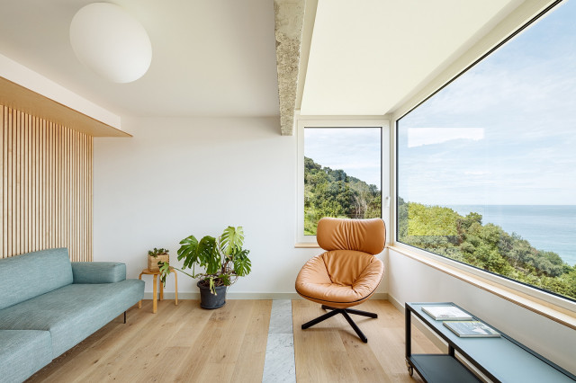 Roble Crudo Bross&eacute; coastal-living-room