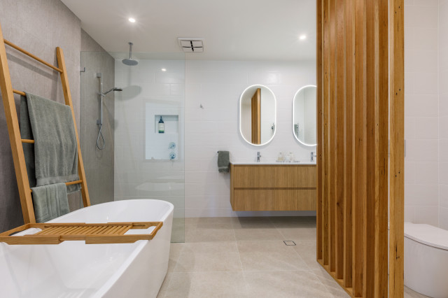 Lyons - Risdon Pl modern-badrum