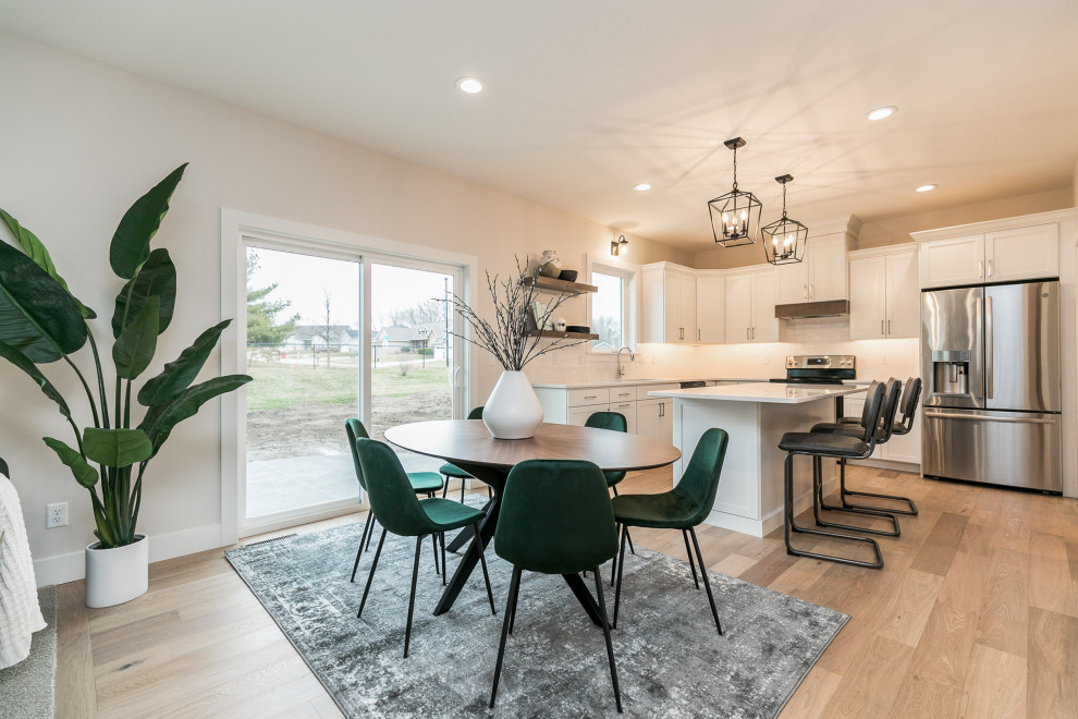 Example of a transitional kitchen design in Cedar Rapids