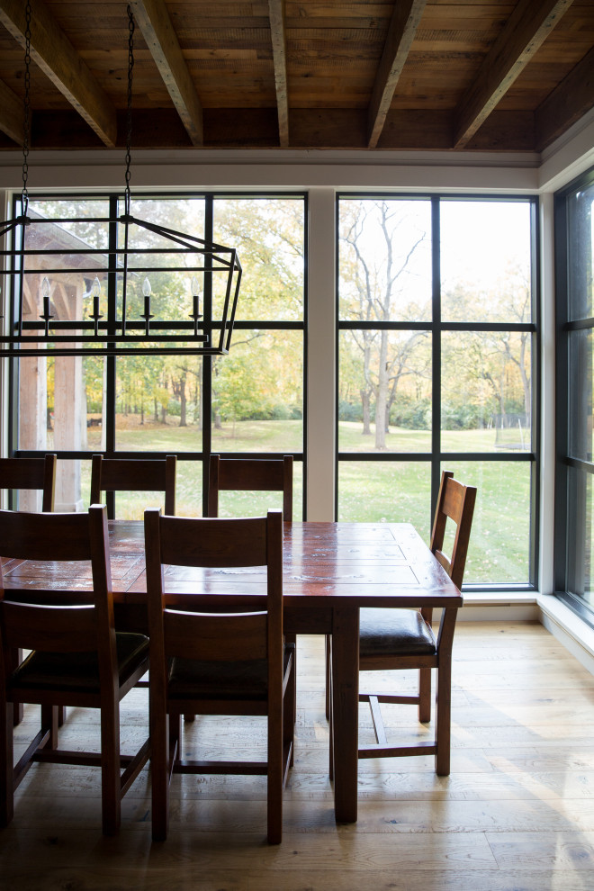 This is an example of a country dining room in Columbus.