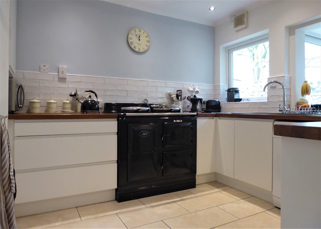 Matt White Handleless Kitchen - Buckden contemporary-koek