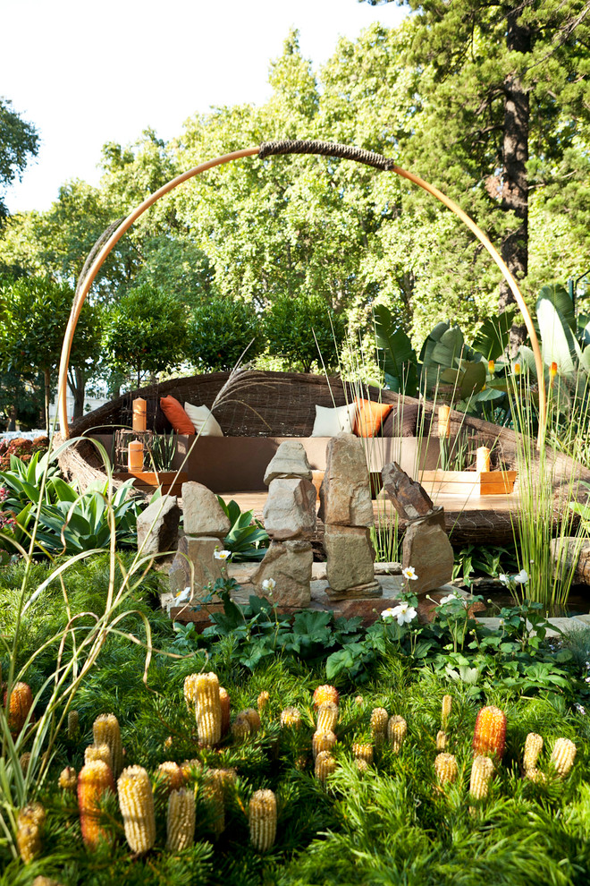Contemporary backyard garden in Melbourne.