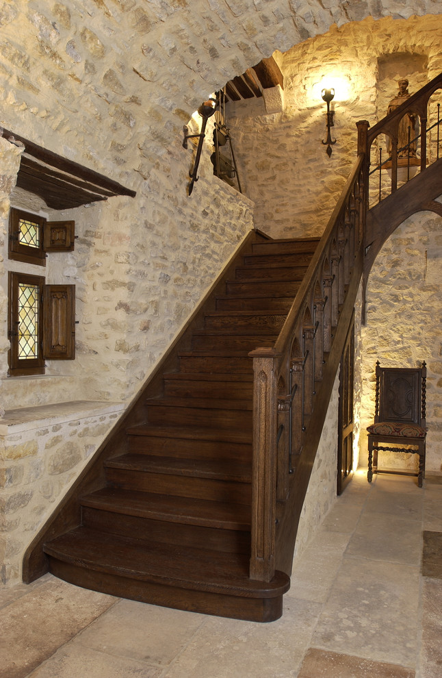 Cette photo montre escalier in L With des marches en bois and des contremarches en bois.