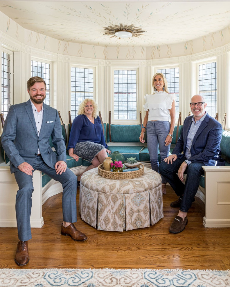 Transitional home design photo in Boston