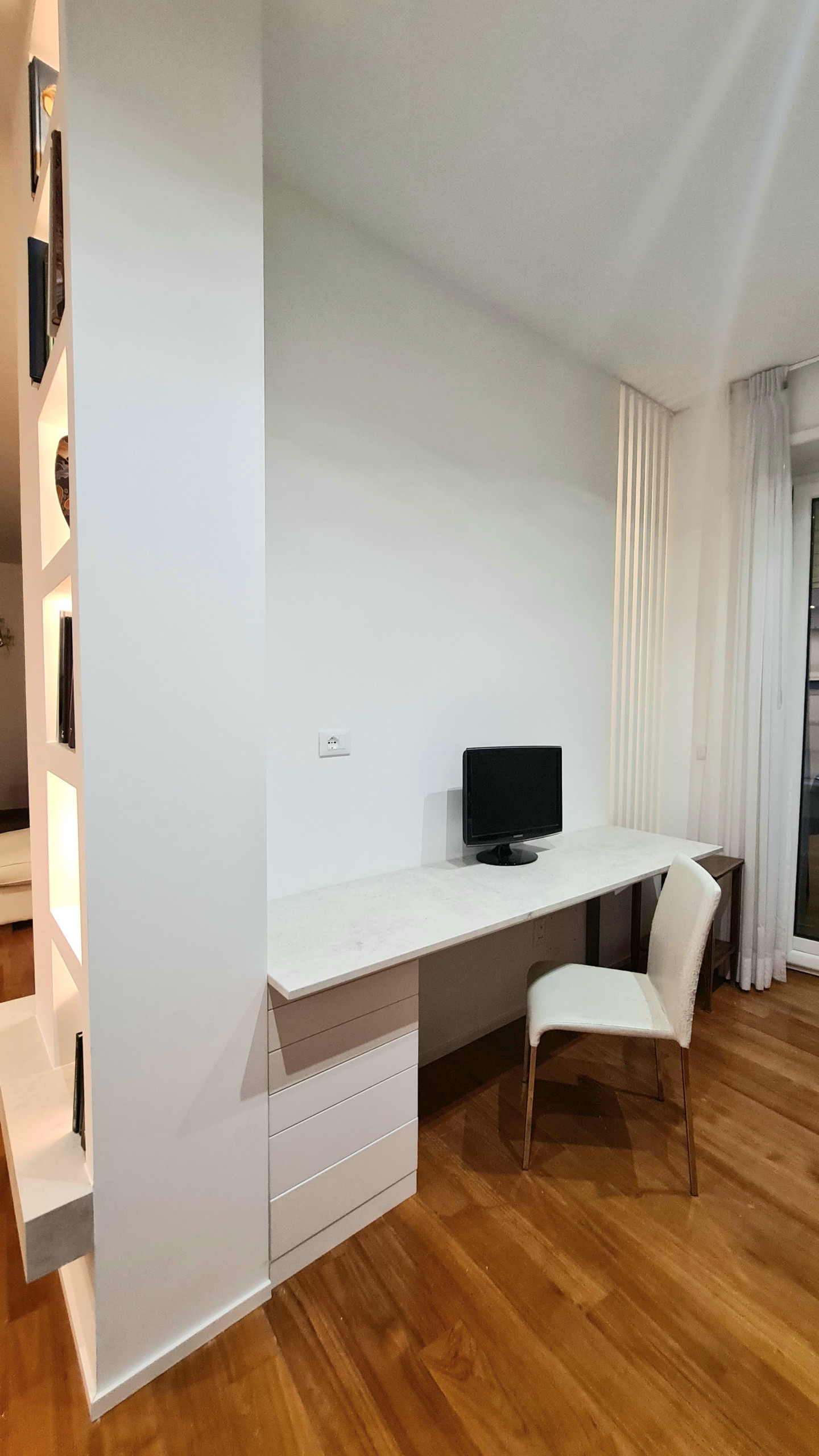 Parete divisoria per angolo studio