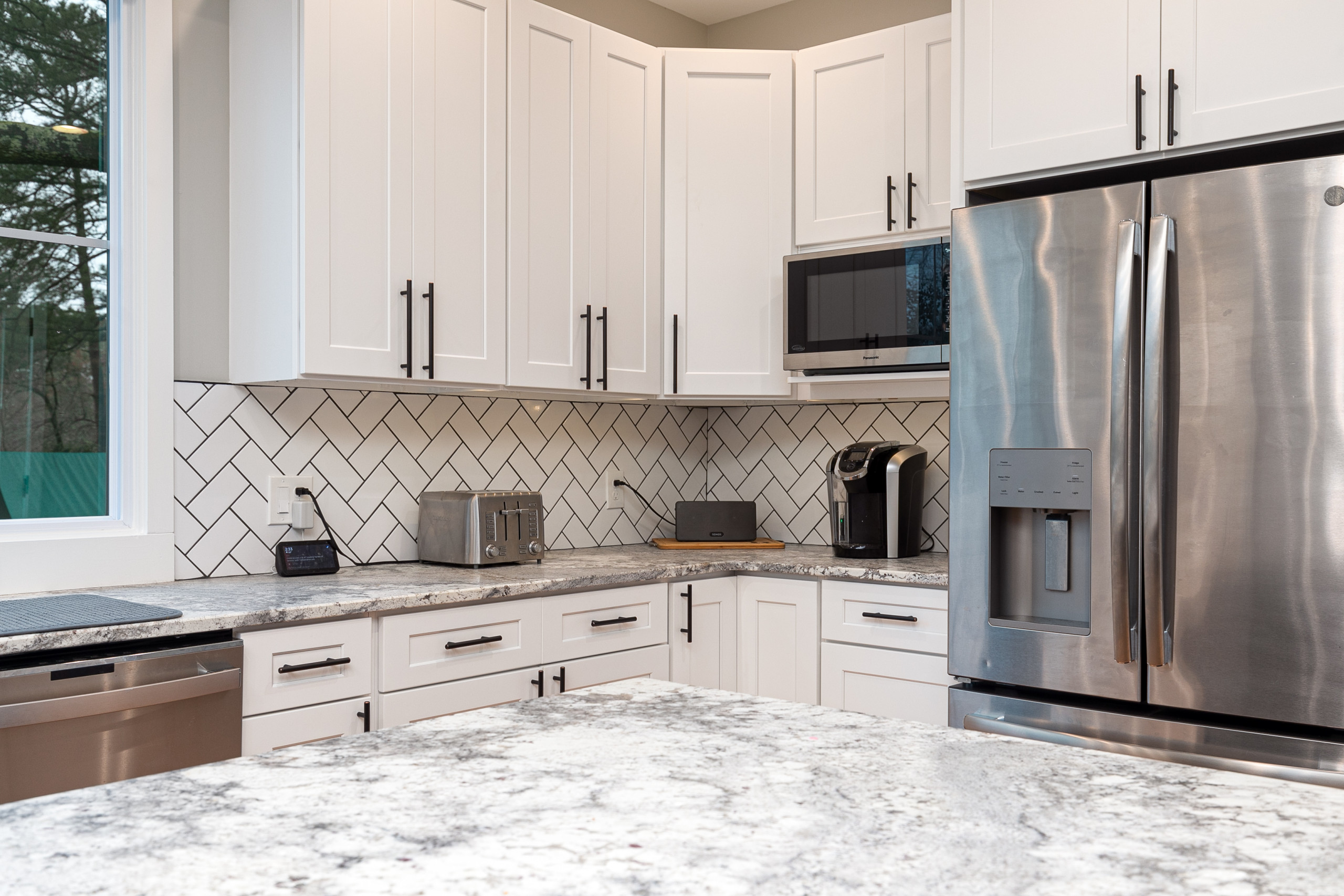 Shaker Cabinets with SS Appliances