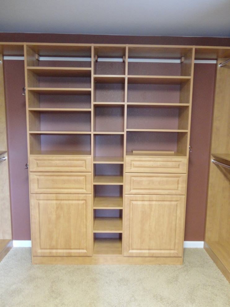 Design ideas for a traditional storage and wardrobe in Denver.