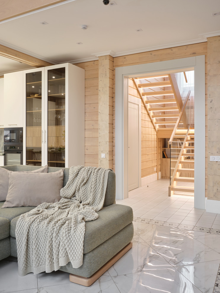 Интерьер двухэтажного дома из клееного бруса со вторым светом