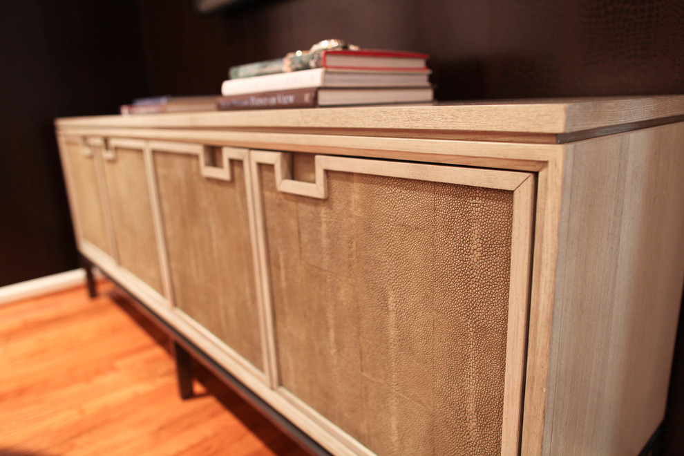 Example of a transitional home design design in Baltimore