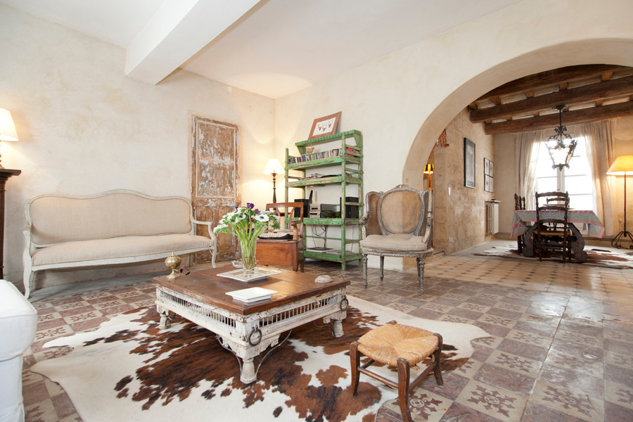 Inspiration pour une salle de séjour traditionnelle.