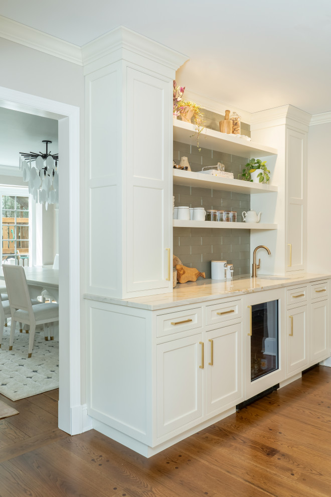 Large classic kitchen in New York with shaker cabinets, marble worktops and an island.