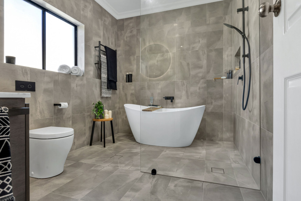 This is an example of a contemporary bathroom in Adelaide.