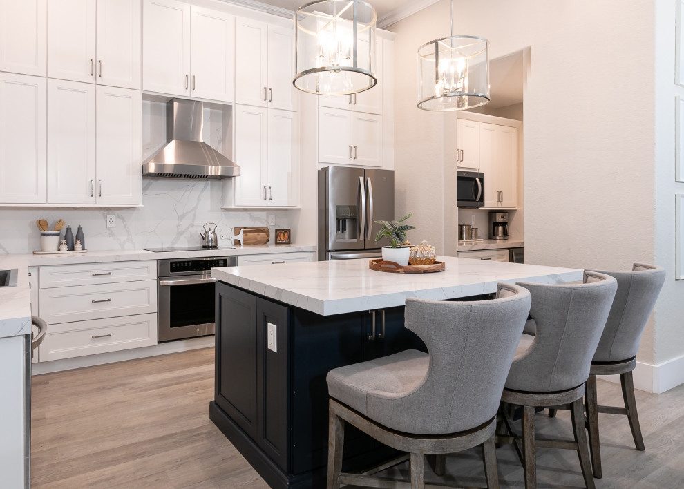 Transitional kitchen photo in Miami