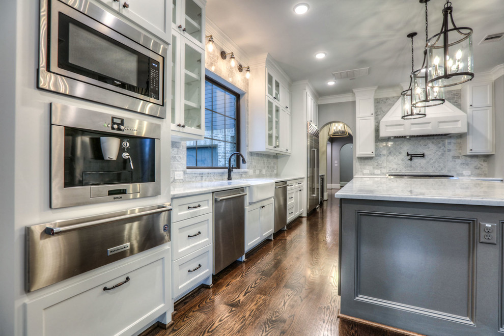 Inspiration for a transitional kitchen remodel in Houston
