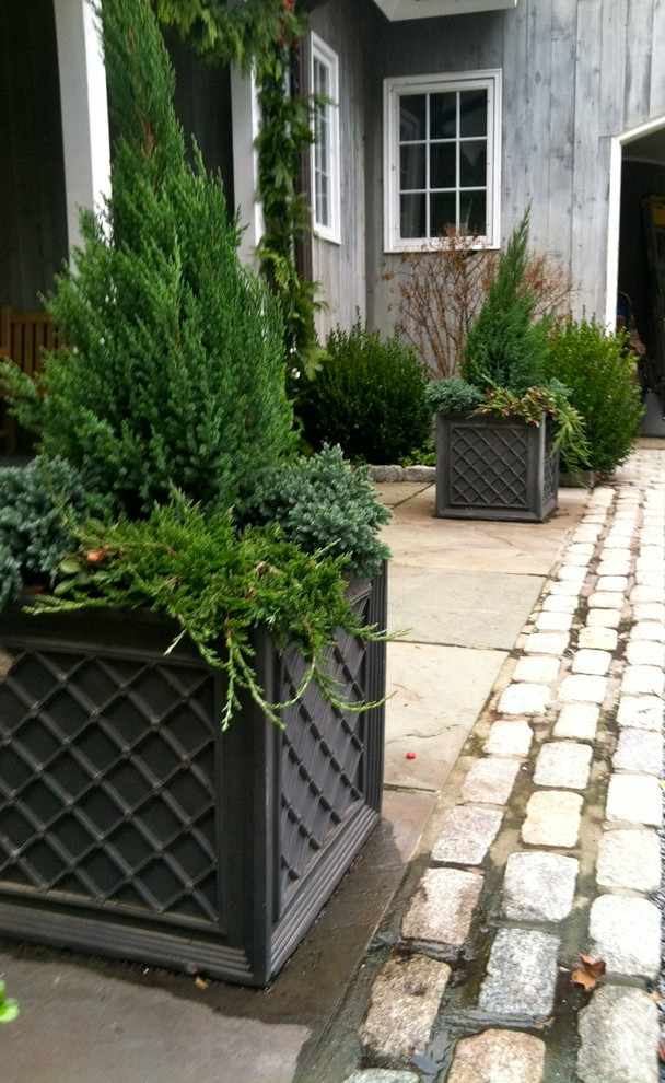 Design ideas for a traditional garden in New York.