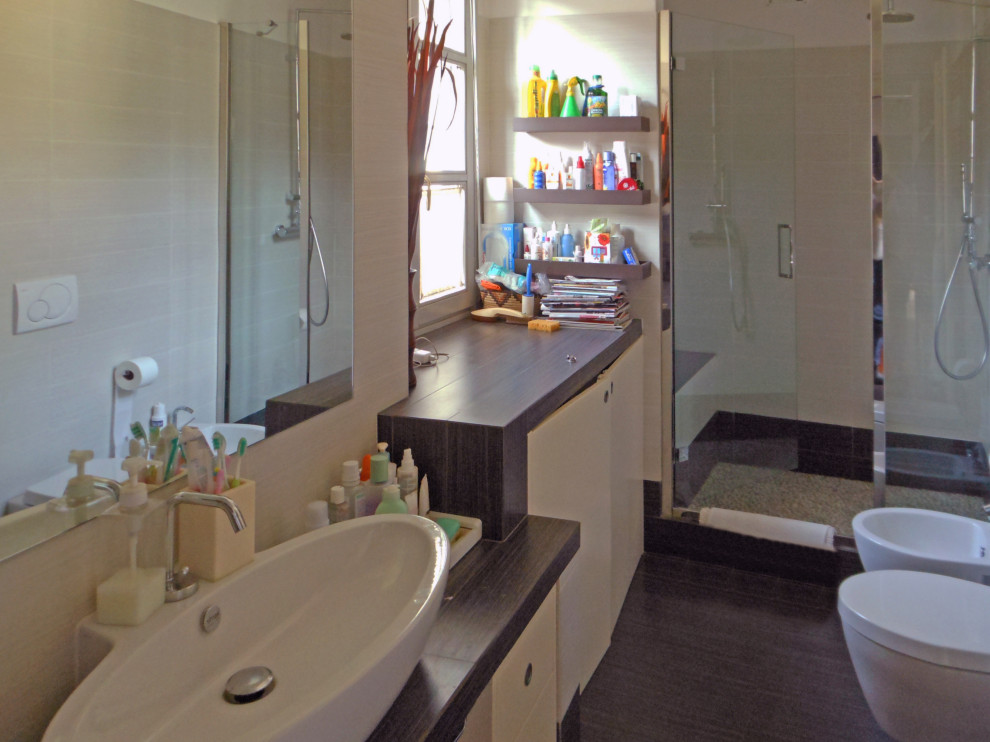 Photo of a mid-sized modern 3/4 bathroom in Turin with flat-panel cabinets, white cabinets, an alcove shower, a wall-mount toilet, porcelain tile, wood-look tile, a vessel sink, tile benchtops, grey floor, a hinged shower door, grey benchtops, a shower seat, a single vanity, a built-in vanity, recessed, white tile and white walls.