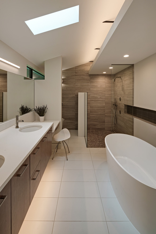 Inspiration for a midcentury bathroom in Chicago.