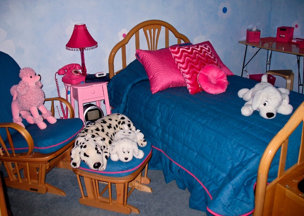 This is an example of a small contemporary kids' bedroom for kids 4-10 years old and girls in Orange County with blue walls and carpet.