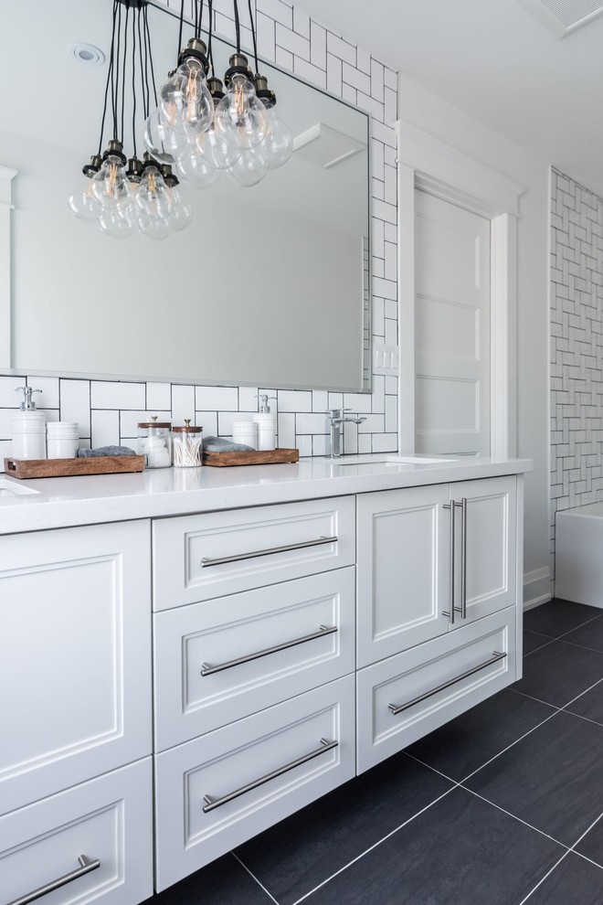 Transitional home design photo in Toronto