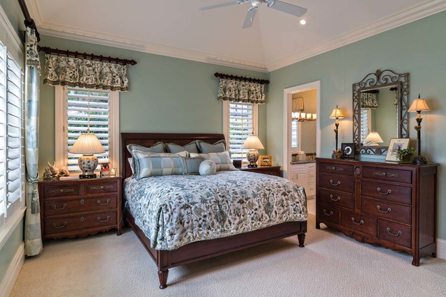 Traditional Home american-traditional-bedroom