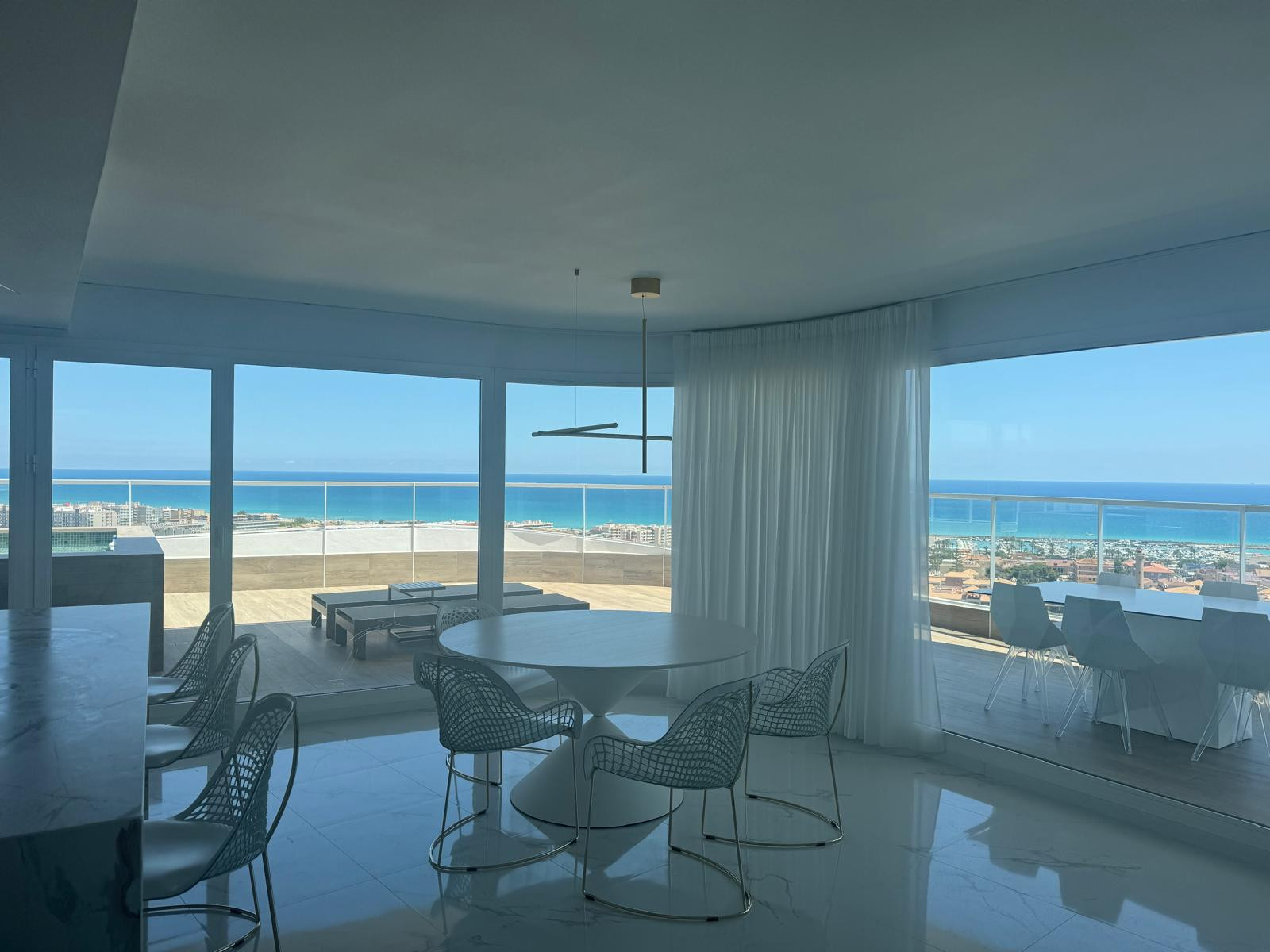 Proyecto de interiorismo/ reforma integral Ático junto al mar ( en curso)