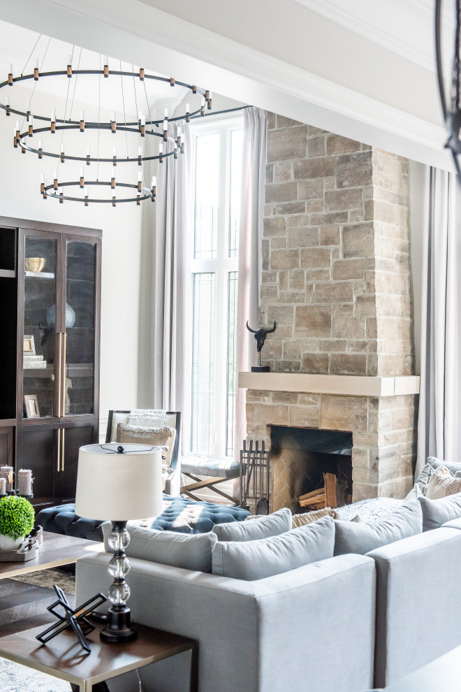 Example of a transitional home design design in Toronto