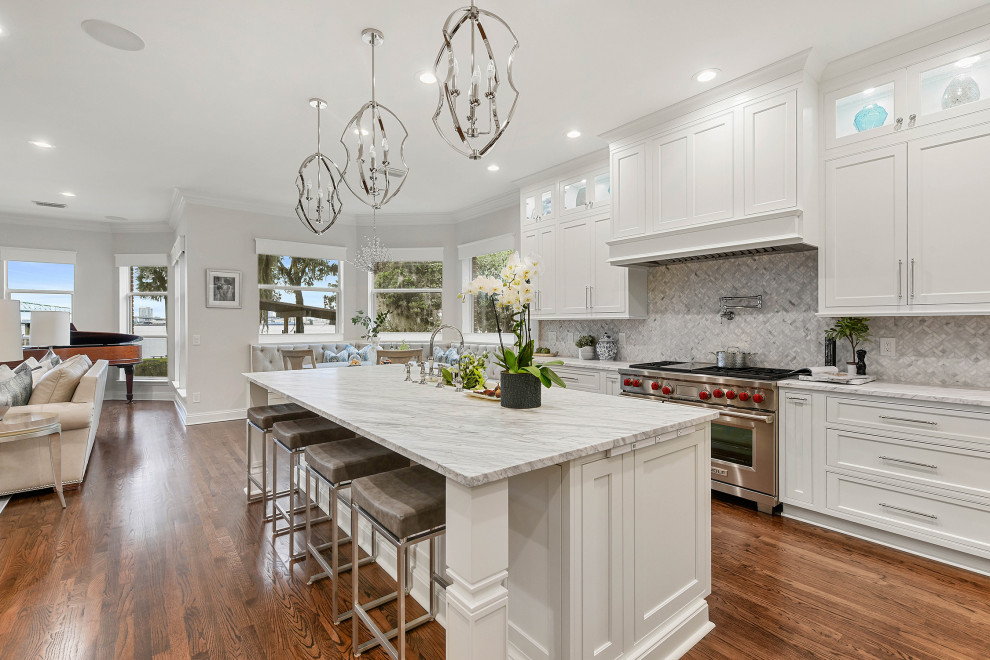 Inspiration for a transitional kitchen remodel in Jacksonville