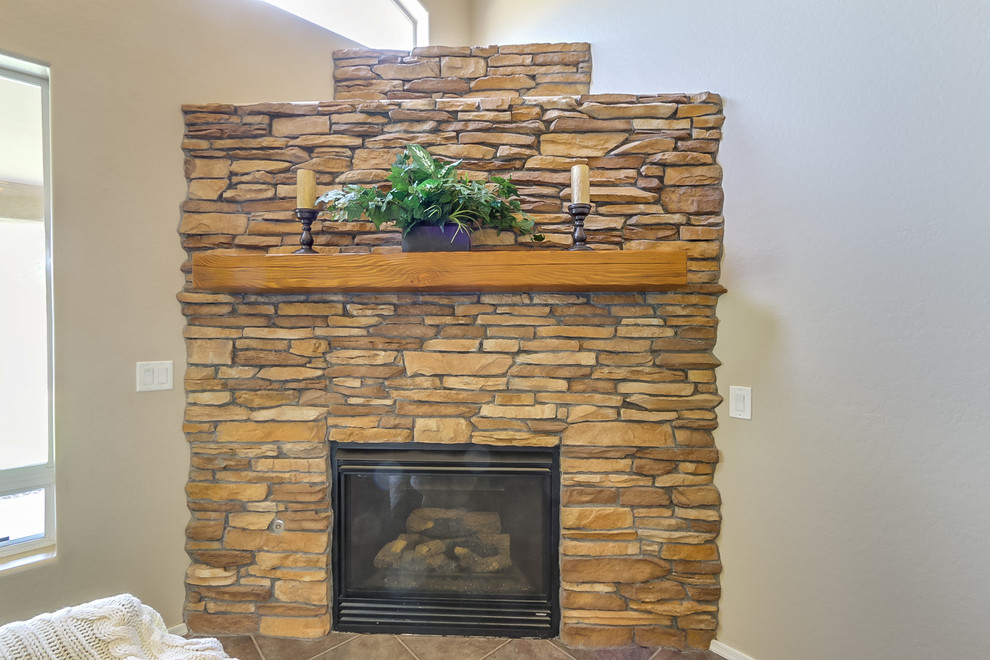 Example of a transitional home design design in Phoenix
