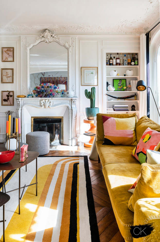 Photo of a medium sized classic living room in Paris.